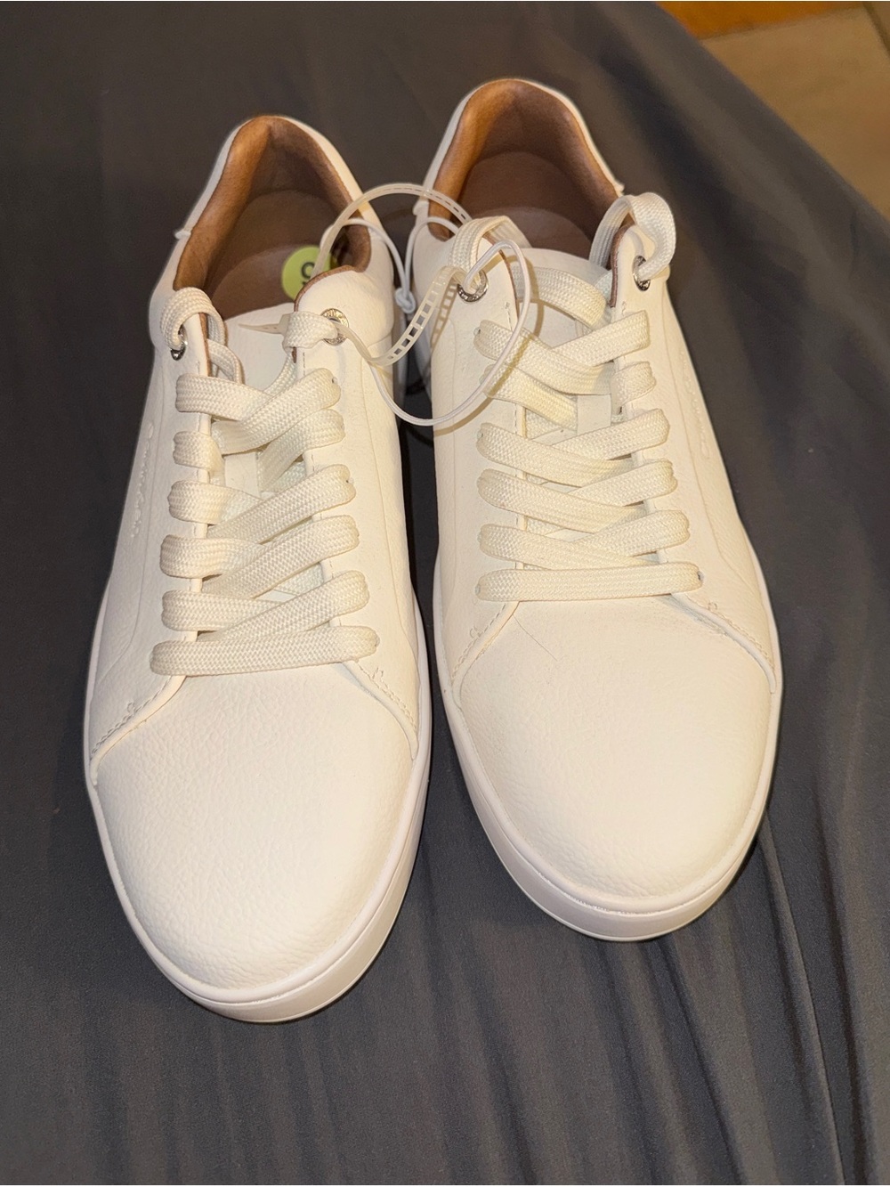 Calvin Klein White Pebbled Leather Low Top Sneakers Men's Size 9M Vivlo